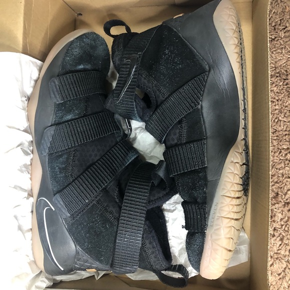 Lebron Soldier 11 - Picture 2 of 11